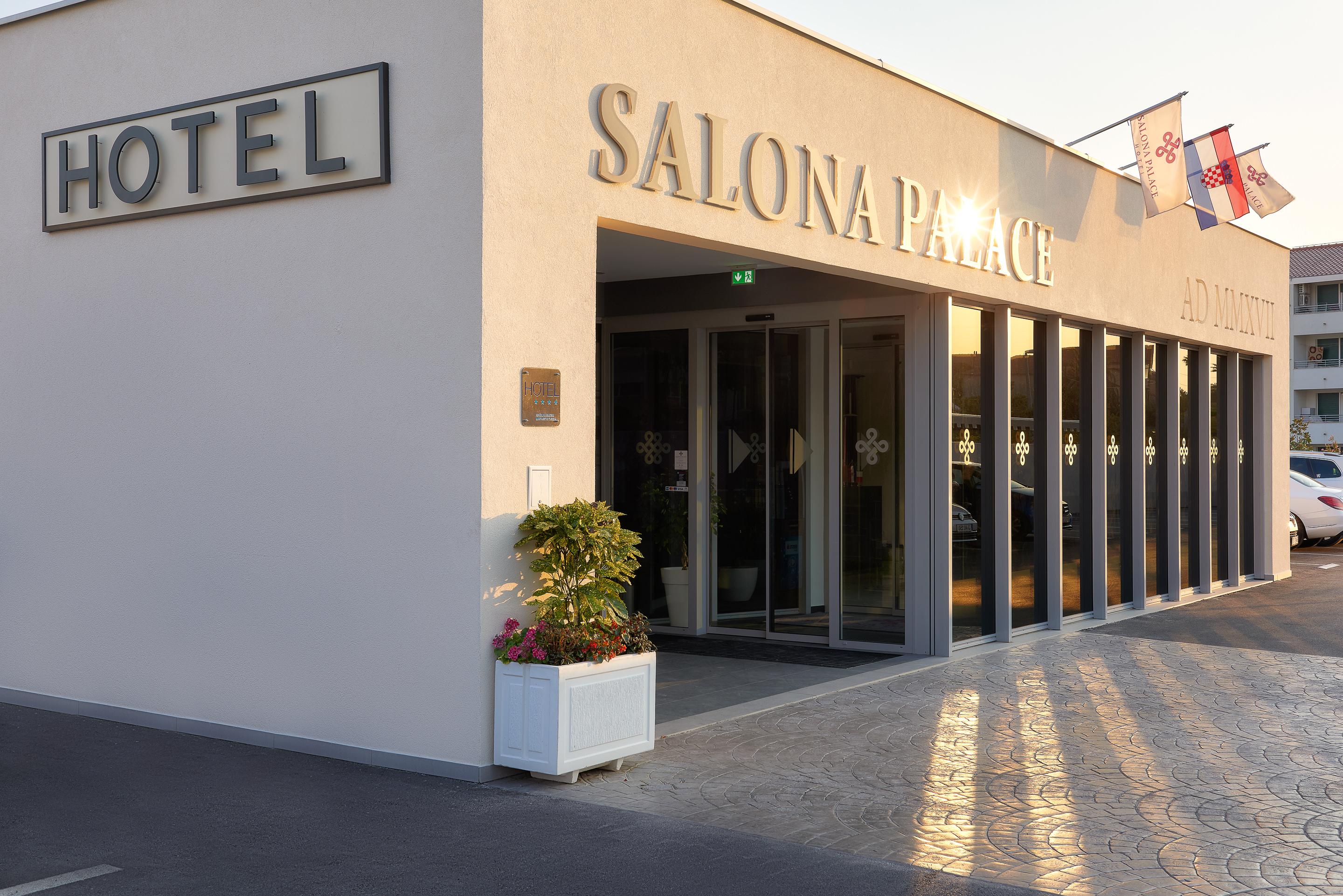 Hotel Salona Palace Exteriör bild